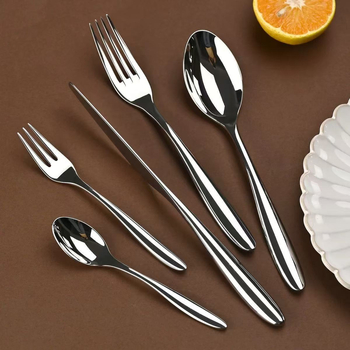 Set tacâmuri din oțel inoxidabil Lyon – cuțite și furci, lingură de desert, cuțit pentru friptură, design modern pentru uz casnic