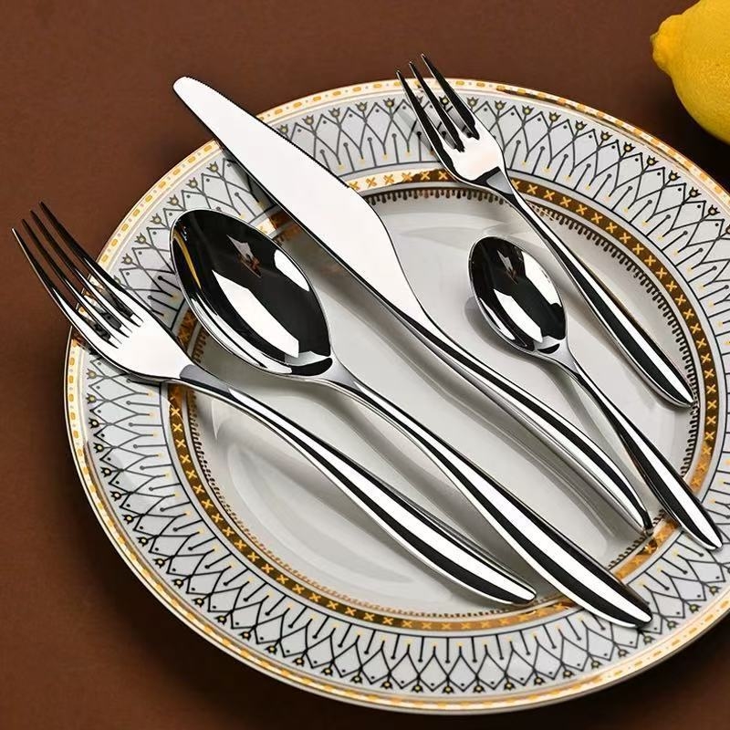 Set tacâmuri din oțel inoxidabil Lyon – cuțite și furci, lingură de desert, cuțit pentru friptură, design modern pentru uz casnic