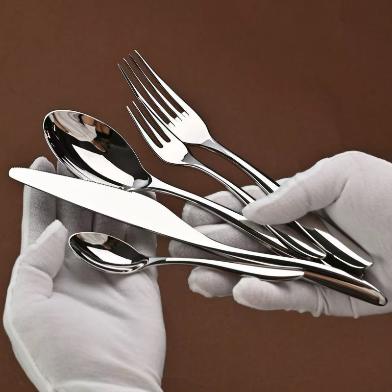 Set tacâmuri din oțel inoxidabil Lyon – cuțite și furci, lingură de desert, cuțit pentru friptură, design modern pentru uz casnic