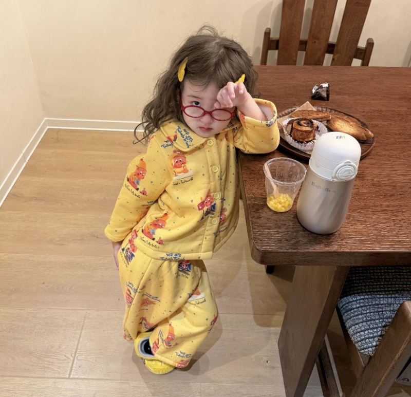 Lányok téli pizsama szett — aranyos karikatúra mintával, plüss béléses, vastag anyag, koreai stílusú otthoni viselet