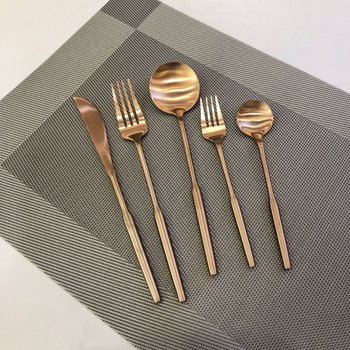 Set de tacâmuri din oțel inoxidabil, în stil nordic, format din trei piese: cuțit pentru steak, furculiță și lingură