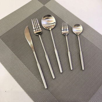 Set de tacâmuri din oțel inoxidabil, în stil nordic, format din trei piese: cuțit pentru steak, furculiță și lingură