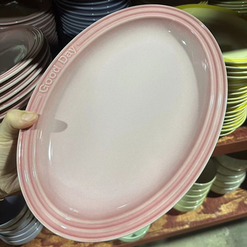 Set ceramic de masă cu gradient, boluri pentru tăiței, supă și orez și farfurii – colecție elegantă și atrăgătoare de veselă