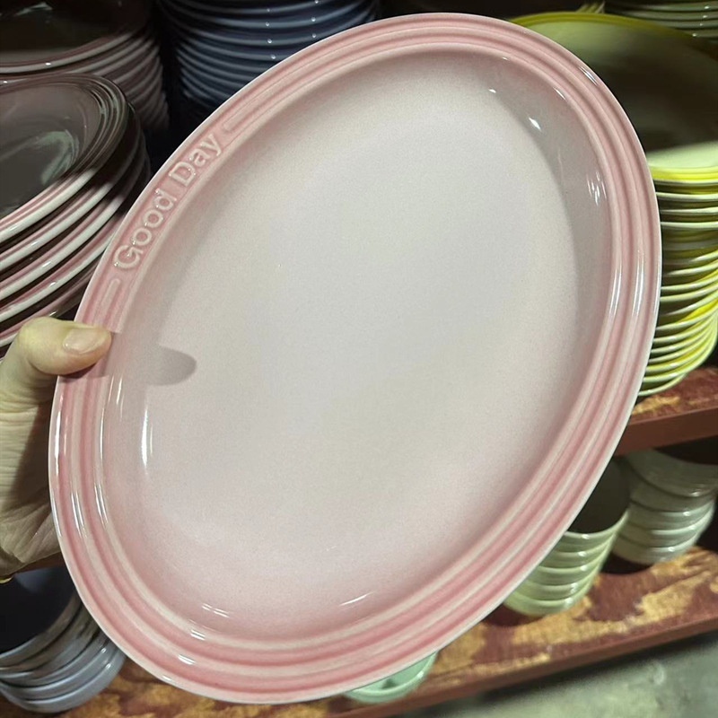 Set ceramic de masă cu gradient, boluri pentru tăiței, supă și orez și farfurii – colecție elegantă și atrăgătoare de veselă
