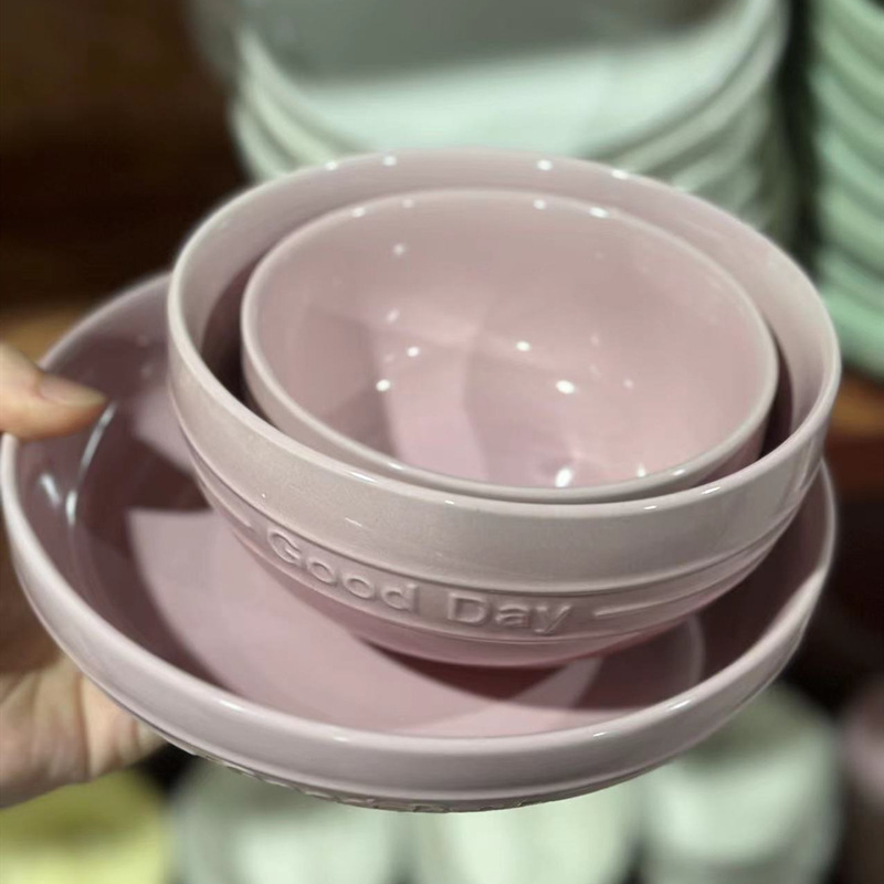 Set ceramic de masă cu gradient, boluri pentru tăiței, supă și orez și farfurii – colecție elegantă și atrăgătoare de veselă