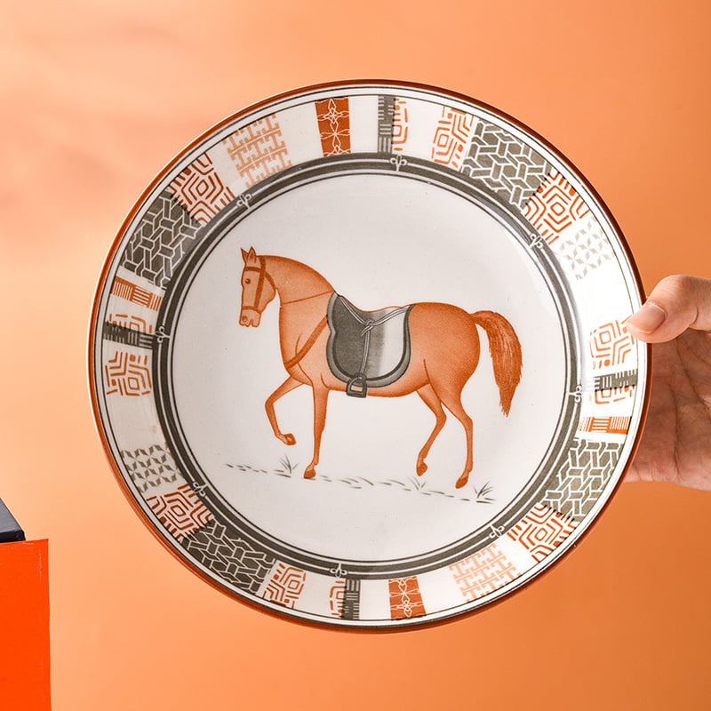 Vlastný set riadu z kostného porcelánu s logom – darčeková krabička, tanierov, misiek a lyžíc