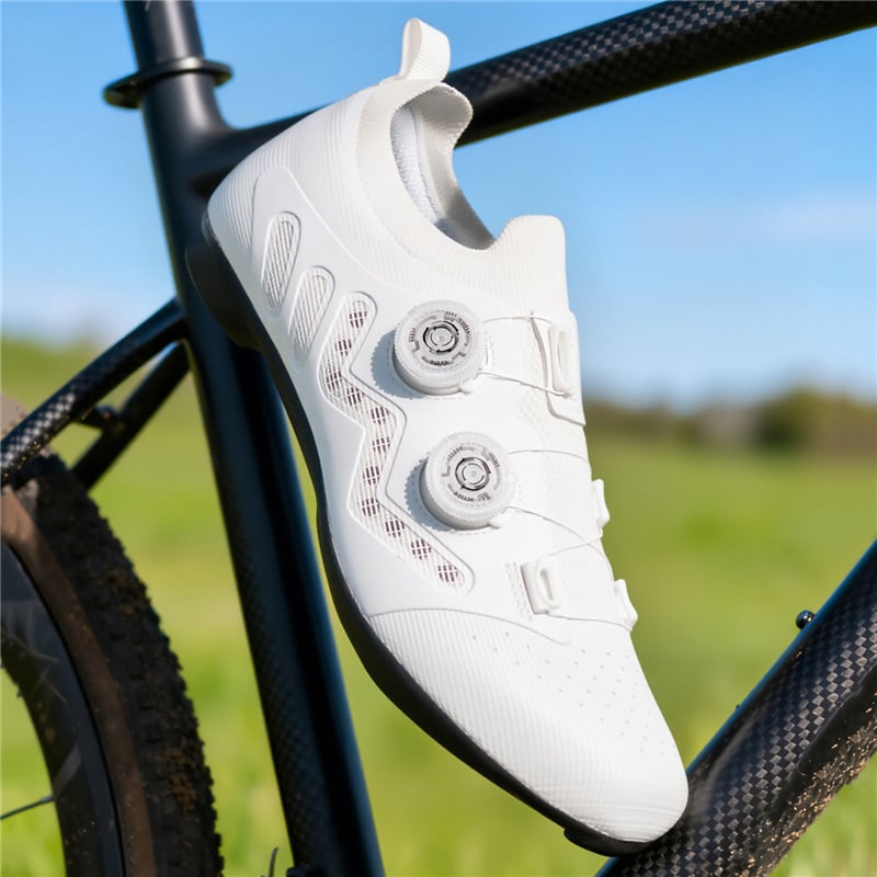 Prozračne cipele za biciklizam za cestu, planinu i unutarnju upotrebu, model D-002, kompatibilne s clipless pedalama, sustav samozaključavanja.