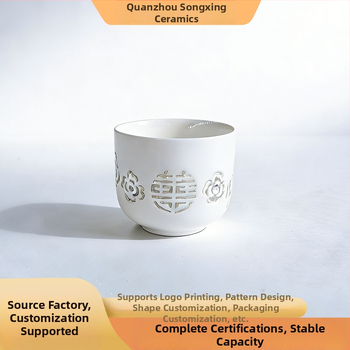 Čajová šálka z celadónového porcelánu pre domáce použitie, elegantná s dutým vzorom v čínskom štýle