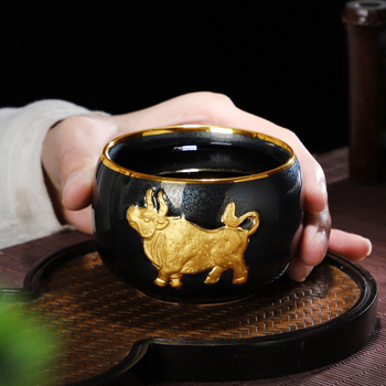 Porcelánová šálka na čaj so zlatým motívom býka, štýlu Tianmu, veľká