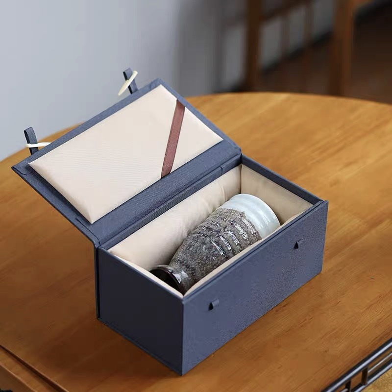 Porcelánová váza s obalovým boxom, starožitné kultúrne ozdoby a socha Budhu, modrý ľanový brokátový box, veľká prázdna darčeková krabička