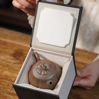 Sada antických jadeitových artefaktov, krabička na čajové šálky, ľanová darčeková krabička, strieborné šperky, kadidlovník a brokatová krabička