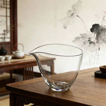 Set Kung Fu din sticlă borosilicat de înaltă rezistență, în formă de lacrimă de apă, cu dispozitiv de distribuție a ceaiului, tavă de ceai și cești de degustare.