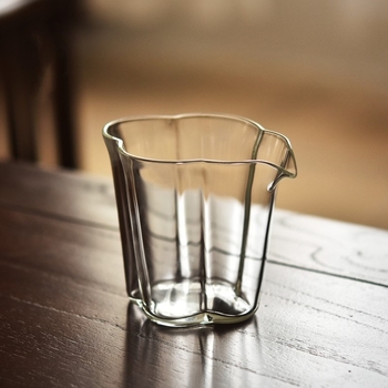 Infuzor de ceai din sticlă borosilicat rezistentă la temperaturi, transparent, cu formă de petală și gură lungă