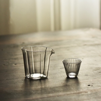Infuzor de ceai din sticlă borosilicat rezistentă la temperaturi, transparent, cu formă de petală și gură lungă