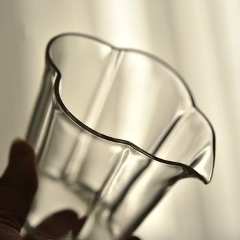 Infuzor de ceai din sticlă borosilicat rezistentă la temperaturi, transparent, cu formă de petală și gură lungă