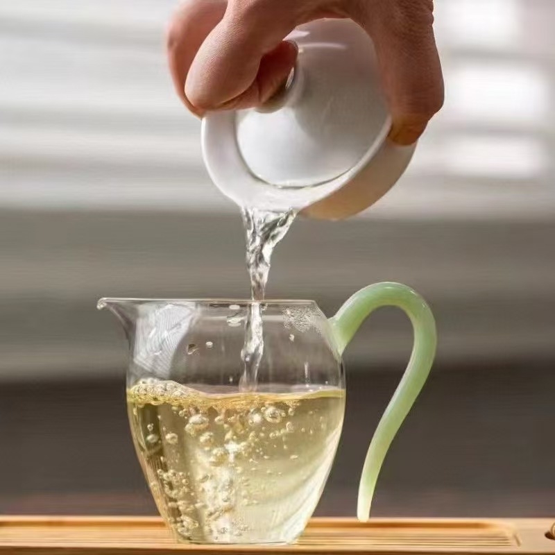 Ceșcuță termorezistentă din sticlă borosilicată, mică, cu mâner din jad verde și filtru de ceai