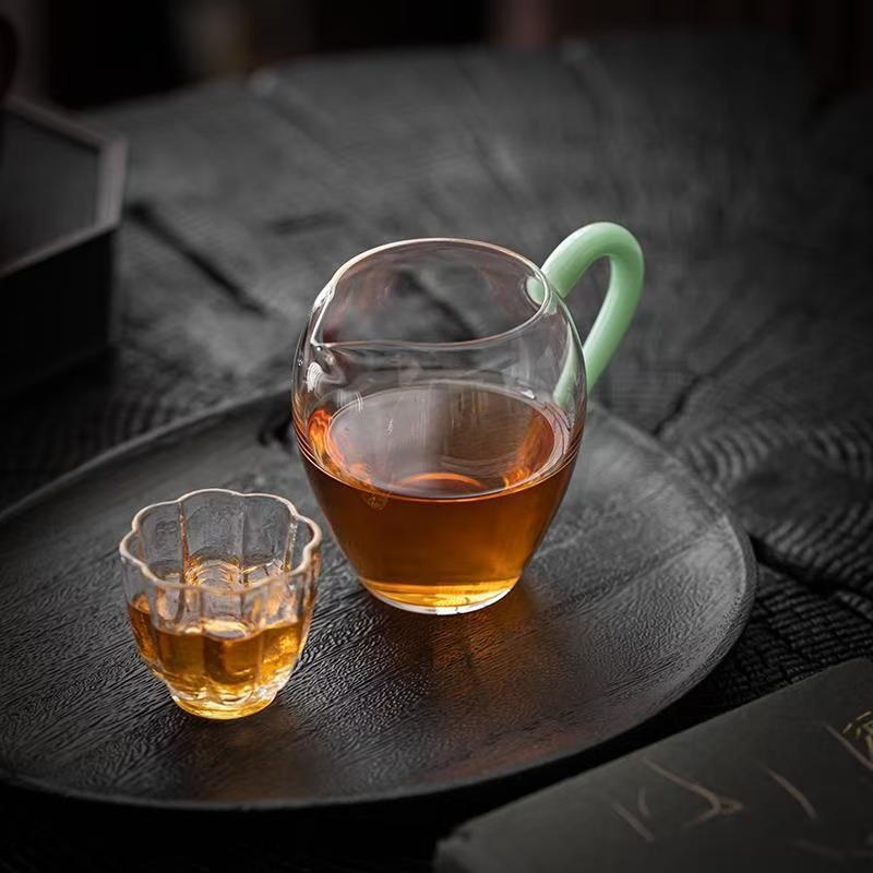 Ceșcuță termorezistentă din sticlă borosilicată, mică, cu mâner din jad verde și filtru de ceai