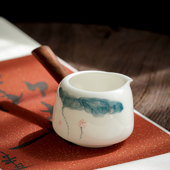 Ceașcă de ceai Gongfu din porțelan alb, decor pictat manual cu lotus, stil japonez, mâner lateral din lemn, set ceramic pentru ceai