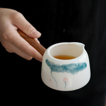 Ceașcă de ceai Gongfu din porțelan alb, decor pictat manual cu lotus, stil japonez, mâner lateral din lemn, set ceramic pentru ceai