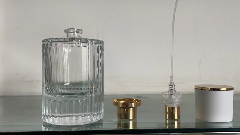 Átlátszó henger alakú parfümös üveg, üres, 30ml/50ml permetezővel