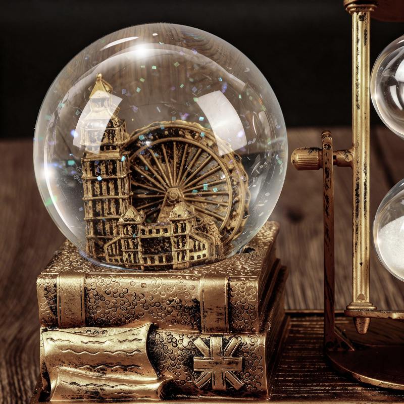 Clepsidră luminoasă într-o sferă de cristal – decor pentru living și vitrină