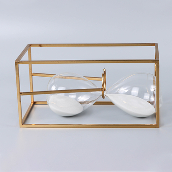 Clepsidră în cadru pătrat, stil retro, design minimalist modern, decor pentru birou și casă, cronometru