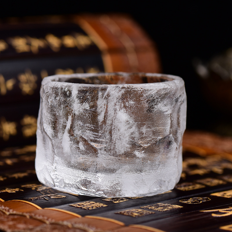 Ceșă de ceai din cristal alb brut, lucrată manual, gravată și personalizată
