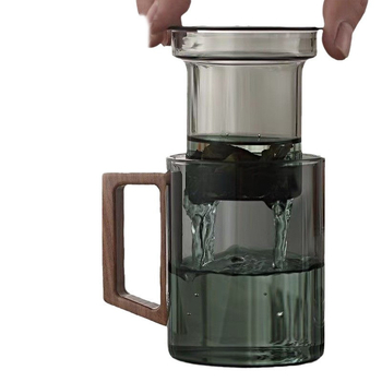 Ceșă de ceai din sticlă borosilicat cu mâner din lemn de nuc, capac și filtru, infuzor din sticlă
