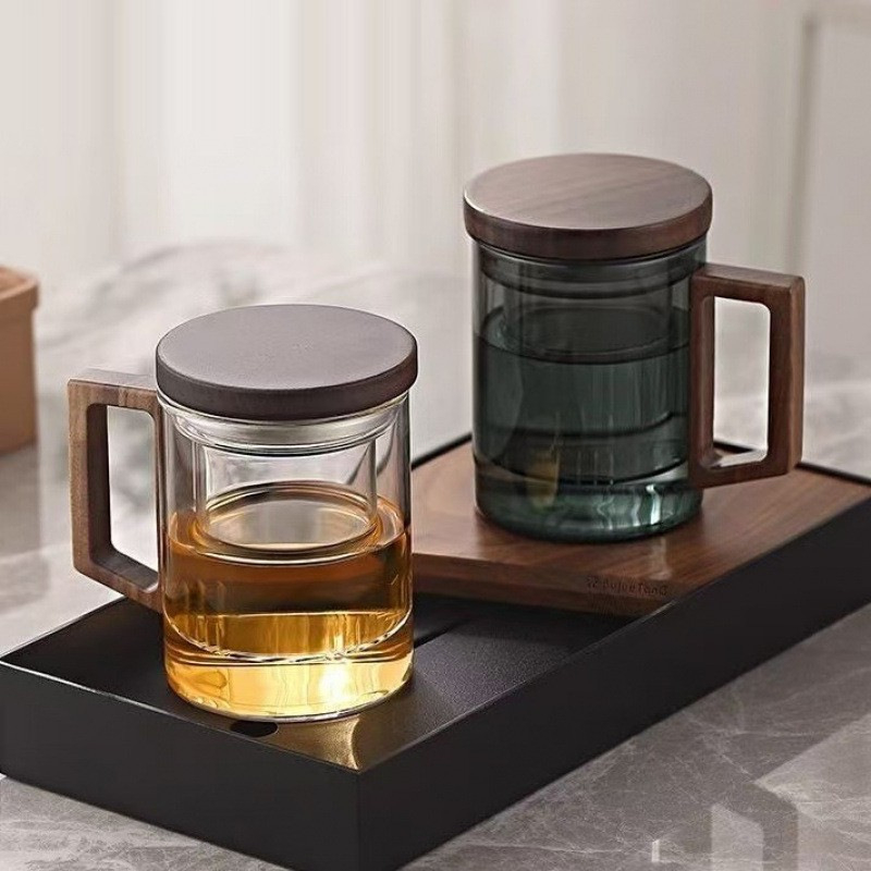 Ceșă de ceai din sticlă borosilicat cu mâner din lemn de nuc, capac și filtru, infuzor din sticlă