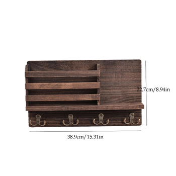 Raft de depozitare pe perete din lemn, cu cârlige pentru chei și reviste, în stil rustic pentru hol sau sufragerie