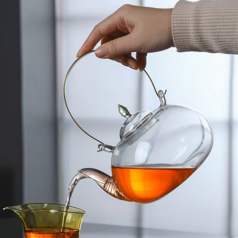 Ceainic din sticlă borosilicată, mâner din cupru, filtru încorporat