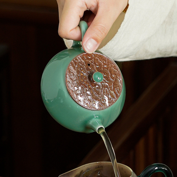 Xiangyun ceainic ceramic Kung Fu cu infuzor Pu'er și decor relief din porțelan Celadon
