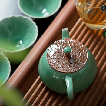 Xiangyun ceainic ceramic Kung Fu cu infuzor Pu'er și decor relief din porțelan Celadon