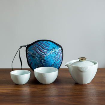 Red Note Set Gongfu portabil din porțelan Celadon, cu ceainic și două cești, într-o cutie cadou
