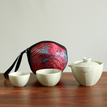 Red Note Set Gongfu portabil din porțelan Celadon, cu ceainic și două cești, într-o cutie cadou