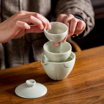 Red Note Set Gongfu portabil din porțelan Celadon, cu ceainic și două cești, într-o cutie cadou