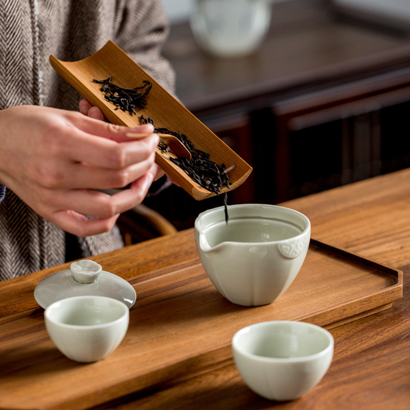 Red Note Set Gongfu portabil din porțelan Celadon, cu ceainic și două cești, într-o cutie cadou