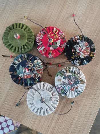 Capac din pânză retro cu imprimeu floral pentru borcane ceramice – accesoriu pentru ceai