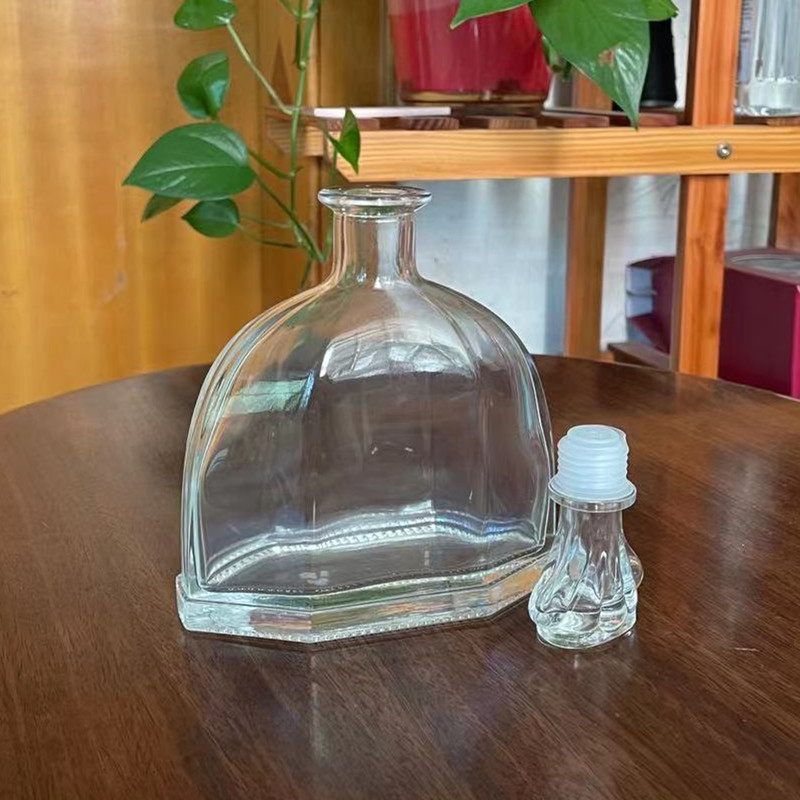 300 ml különleges formájú kristályüvegből készült palack borhoz és gyümölcsös italokhoz, átlátszó, logónyomás elérhető