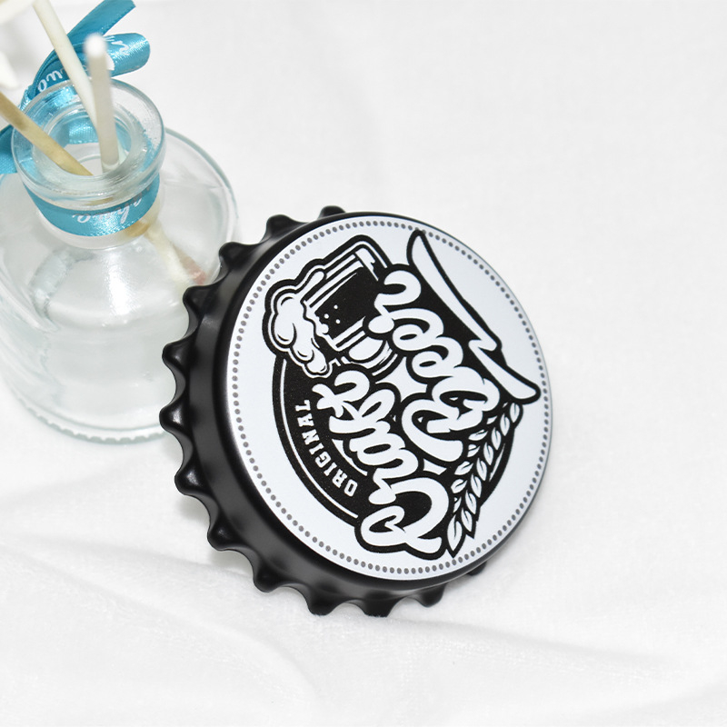 Deschizător portabil de sticle cu magnet pentru frigider, design cu motif de capac și logo personalizat