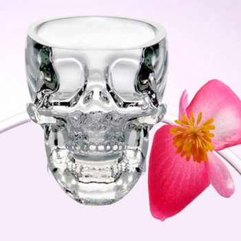 Pahar din sticlă cu craniu pentru spirite – design creativ pentru vodkă, stil retro