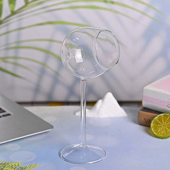 Pahar de vin roșu din cristal, gură înclinată, design modern minimalist