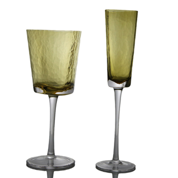 Set de trei pahare lucrate manual: pahare înalte pentru vin și șampanie și un pahar pentru suc, design unic triunghiular din sticlă, stil luxos