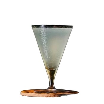 Pahar martini în stil japonez Kimura, în formă V, cu tulpină triunghiulară, cristal