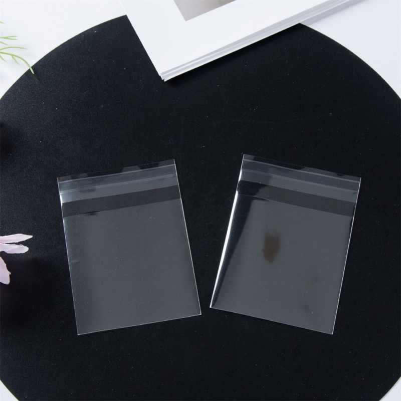Pocket Romance: folie protectoare rotundă pentru card, cu autoadeziv, dimensiuni 62×62 mm, grosime 12 µm