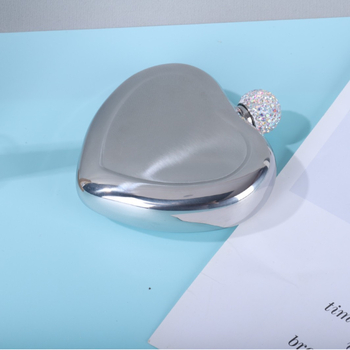 Flacon portabil în formă de inimă din oțel inoxidabil 304 cu incrustații de diamant, luciu, design unic pentru exterior