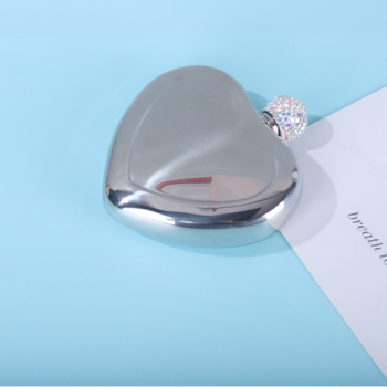 Flacon portabil în formă de inimă din oțel inoxidabil 304 cu incrustații de diamant, luciu, design unic pentru exterior