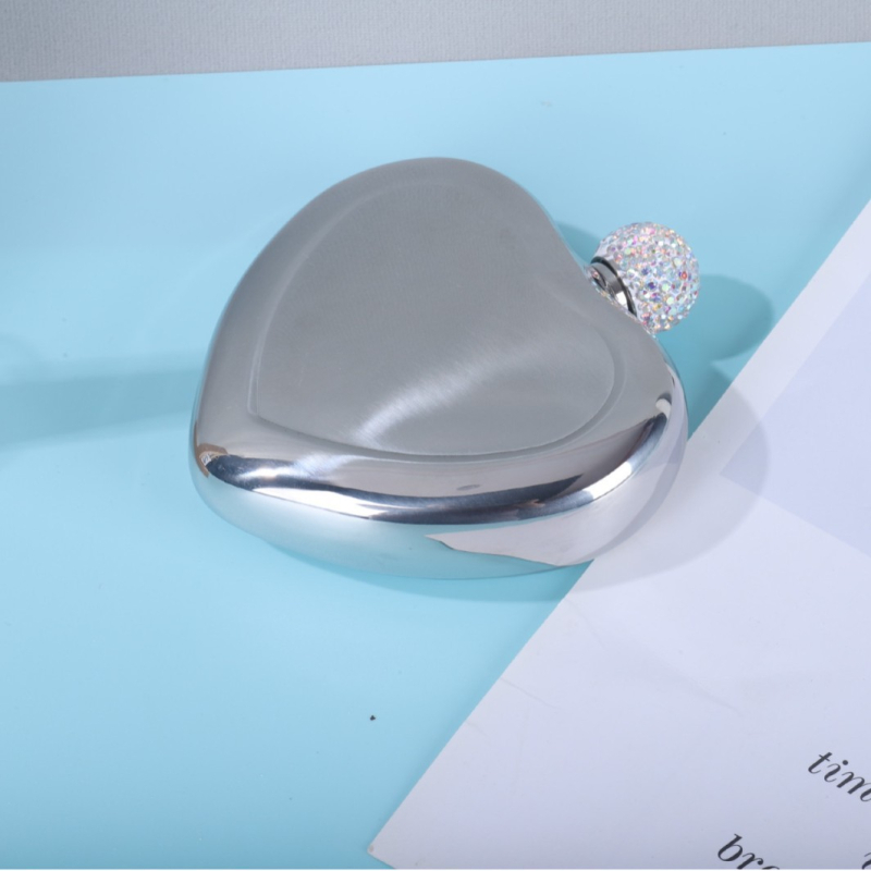 Flacon portabil în formă de inimă din oțel inoxidabil 304 cu incrustații de diamant, luciu, design unic pentru exterior