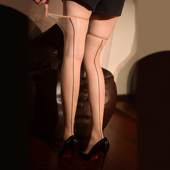 Little Red Matchmaker Ultra-tanke čarape iznad koljena s stražnjim šavom, uski rub, Aurora crne seksi najlon čarape