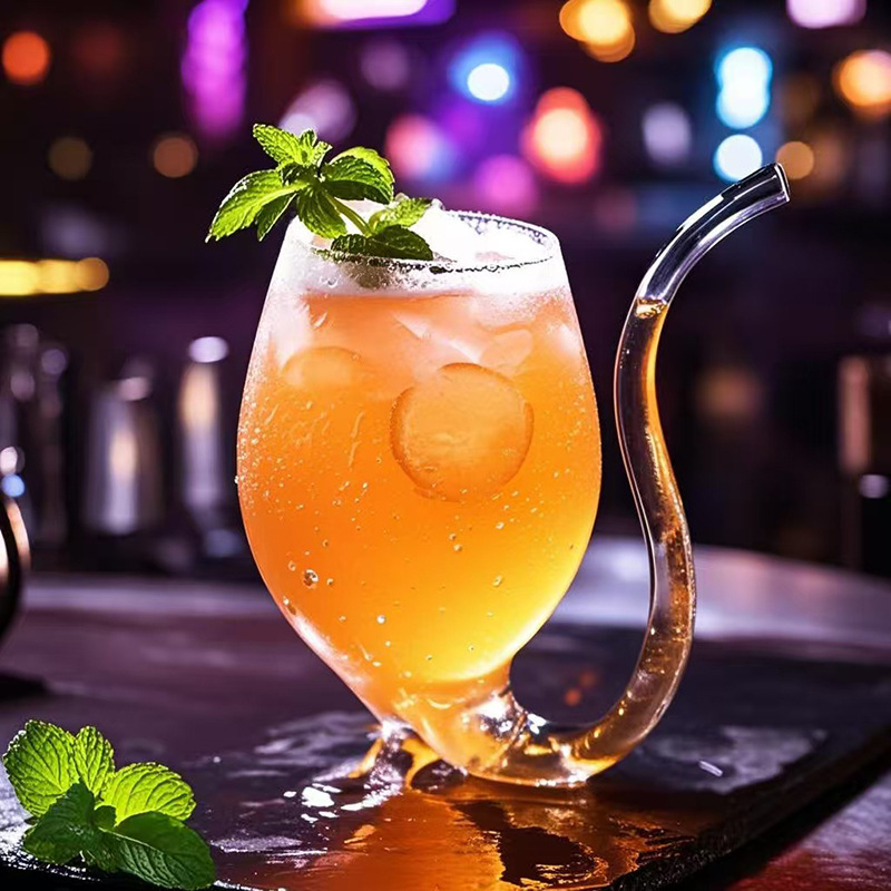 Pahar de vin din borosilicat gros, design vampir, termorezistent, formă gotică neregulată